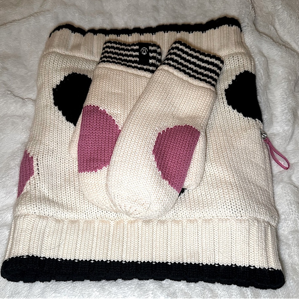 **EXTREMELY RARE** Lululemon Matching Neck Snood & Mittens fully lined. NWOT!!!
